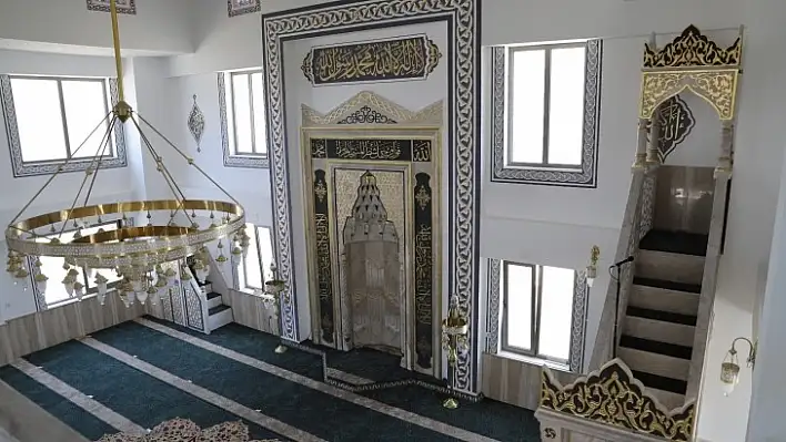 Gerisburnu Şehitler Camii'nde İlk Cuma Namazı Kılındı