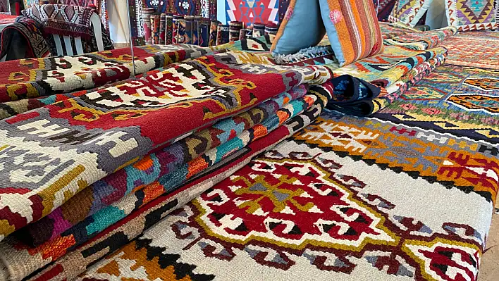 Halı ve Kilim Sergisine Yoğun İlgi