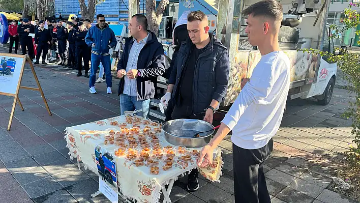 Hayatını Kaybeden Jandarma Personeli İçin Lokma Döküldü, Vatandaşlar Dua Etti