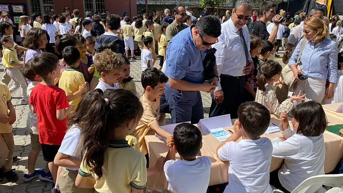 'Haydi Yazalım Gari' projesini imza günü yapıldı