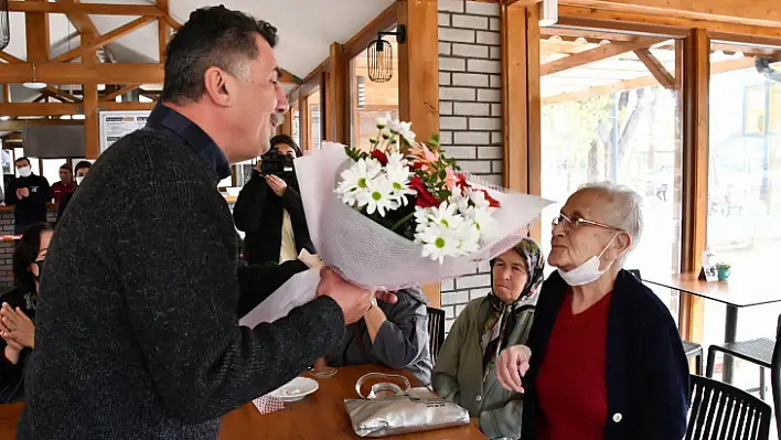 Huzurevi sakinleri Halk Evi'nde buluştular