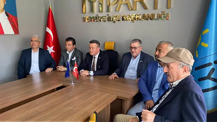 İYİ Parti'de rozet takma töreni