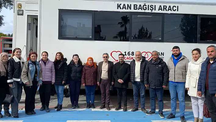 İYİ PARTİ'DEN KIZILAY'A KAN BAĞIŞI