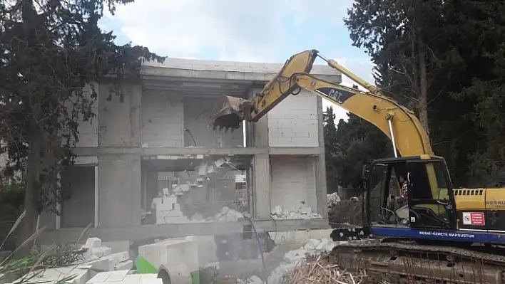 Kaçak Yapılarda Yıkım Devam Ediyor