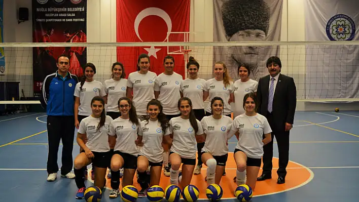 KADINLAR, VOLEYBOL MÜSABAKASINDA 'SESİMİZİ DUYAN VAR MI?' DİYECEK