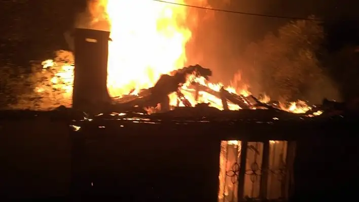 Kafaca'da Bir Ev Alevlere Esir Oldu