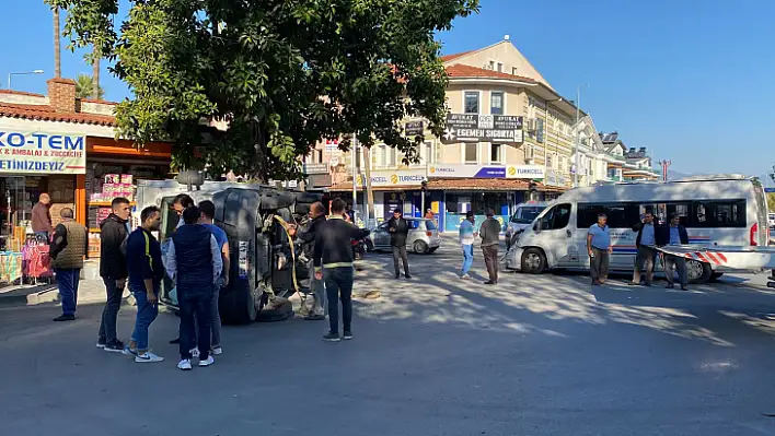 KAMYONET YARIŞ MOTORUNUN ÜZERİNE DEVRİLDİ