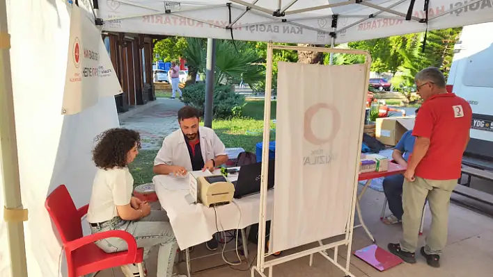 'Kan bağışı sizden hediye kitap bizden'