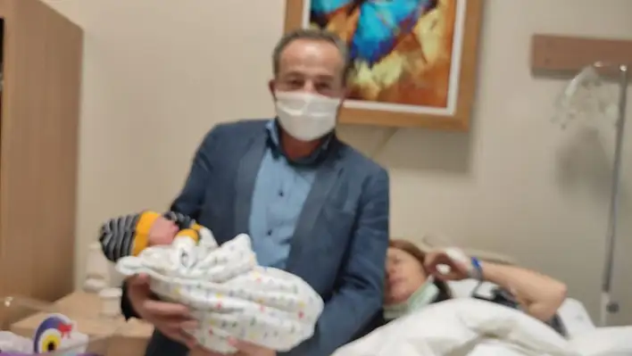 Kansız ailesinin bebek sevinci 