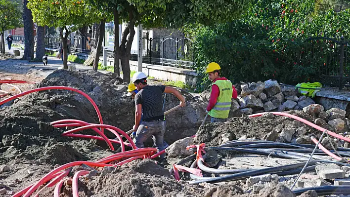 Karaca Yol Ve Altyapı Çalışmalarını Yerinde İnceledi