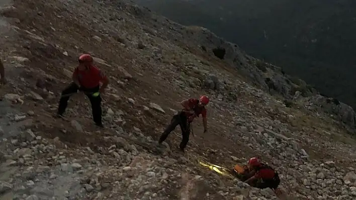 Kayalıklara Düşen İngiliz Pilotu JÖAK Ve JAK Kurtardı