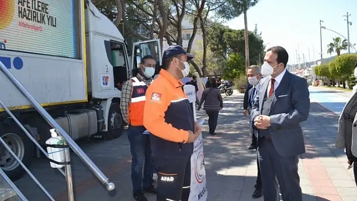 Kaymakam Eyüp Fırat deprem tırını ziyaret etti 