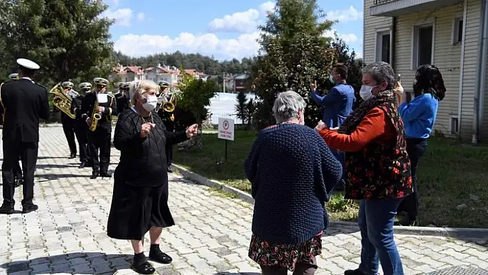 Kent Orkestrasından yaşlılar için mini konser