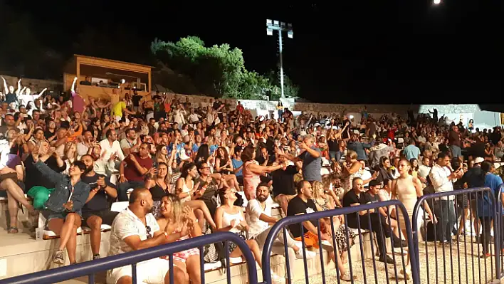 KIRAN, 'TANITIMDA BİR TAŞLA, BİR KAÇ KUŞ VURDUK'