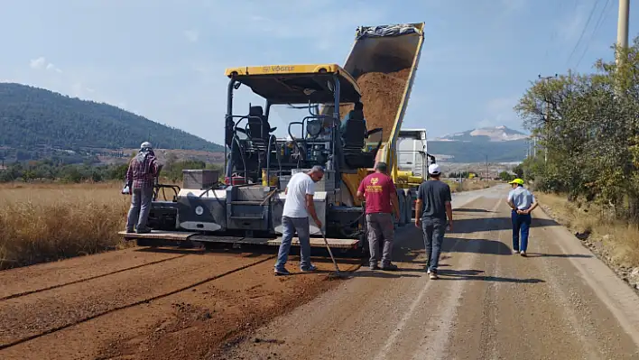 Kırsal Mahallelerde Yol Çalışmaları Devam Ediyor