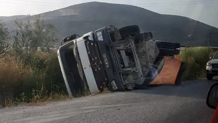 Kontrolden Çıkan Beton Mikseri Kaza Yaptı