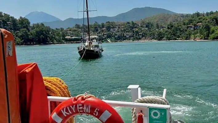Körfez'de sürüklenen tekneyi KIYEM ekipleri kurtardı