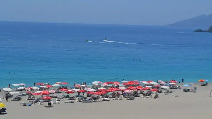 Kurban Bayramı öncesi Ölüdeniz tıklım tıklım doldu