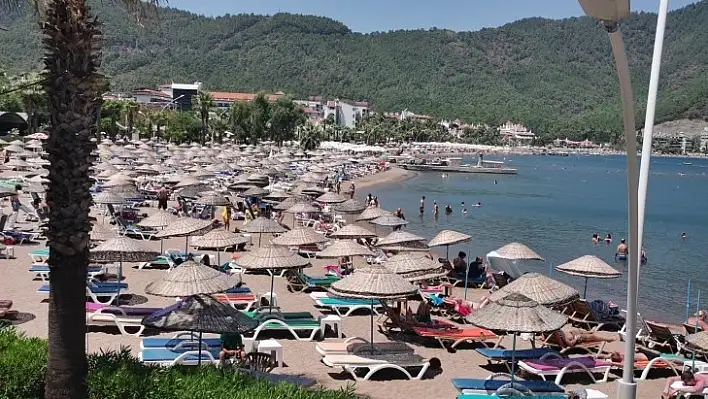 Marmaris'te Bazı Plajlarda Yoğunluk Oluştu