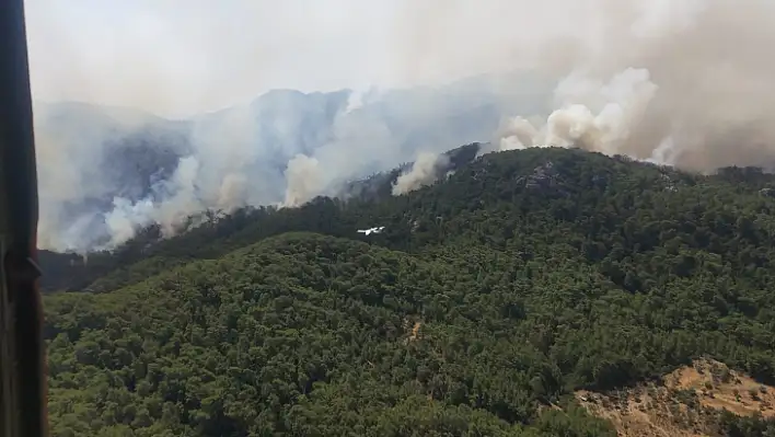 Marmaris'teki yangına 1 uçak 8 helikopterle müdahale ediliyor