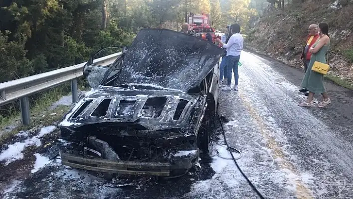 Marmaris'te Yanan Araç Kullanılmaz Hale Geldi