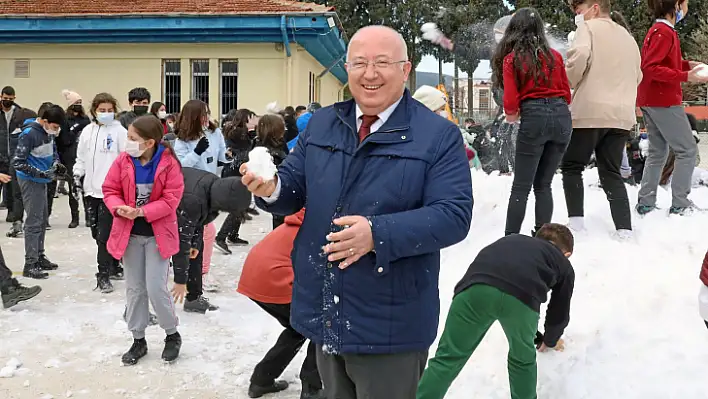 Menteşe Belediyesi'den Çocuklara Kar Sürprizi