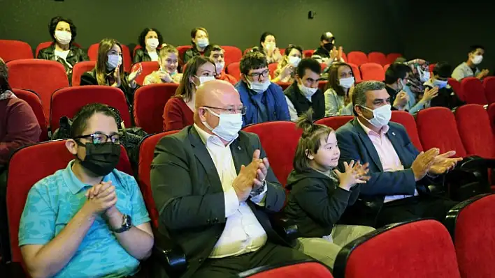 Menteşe'de Özel Çocuklara Özel Tiyatro Oyunu