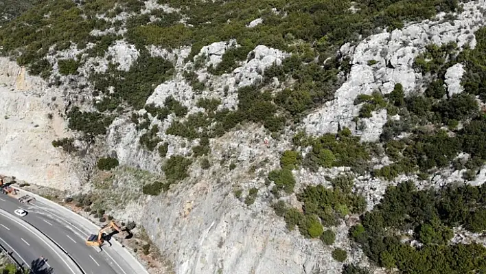 Menteşe Devrantta tehlike oluşturan kayalar kaldırılıyor