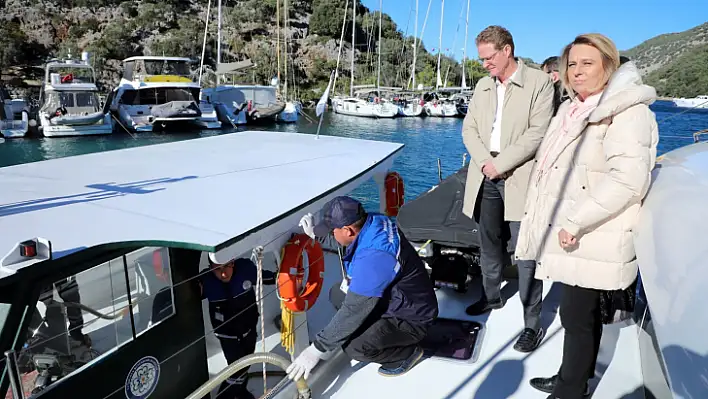 Meyer, Büyükşehir Belediyesinin Atık Alım Teknelerini İnceledi