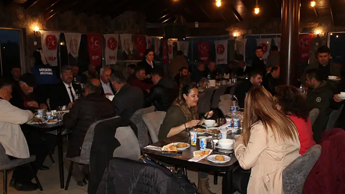 MHP'li adaylar iftar yemeğinde buluştu