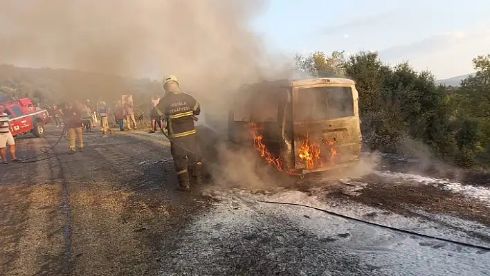 Milas'ta seyir halinde ki araç ateş topuna döndü