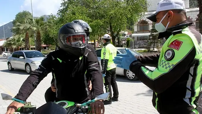 Muğla'da Motosiklete 2 Kişi Binmek Yasaklandı
