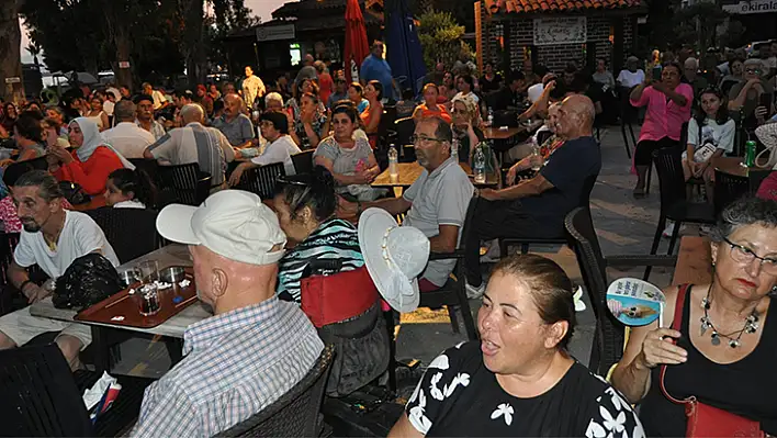 Müzikli Fethiye Akşamları Bahriye Üçok Parkı'nda Ali Tunç Konseri İle Devam etti