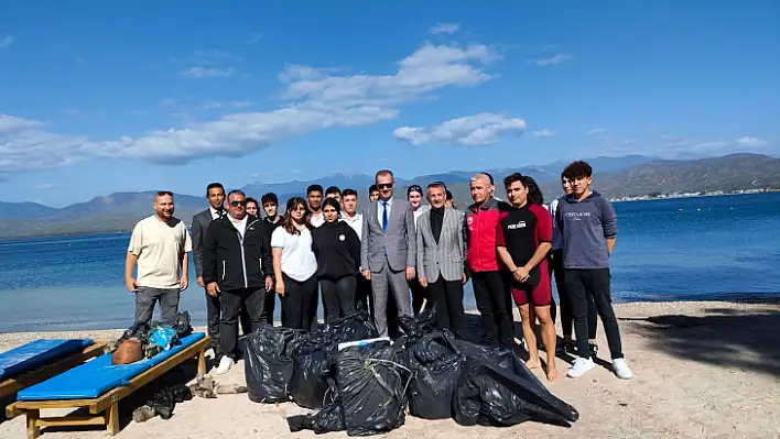 Öğrenciler'den Deniz ve Sahil Temizliği