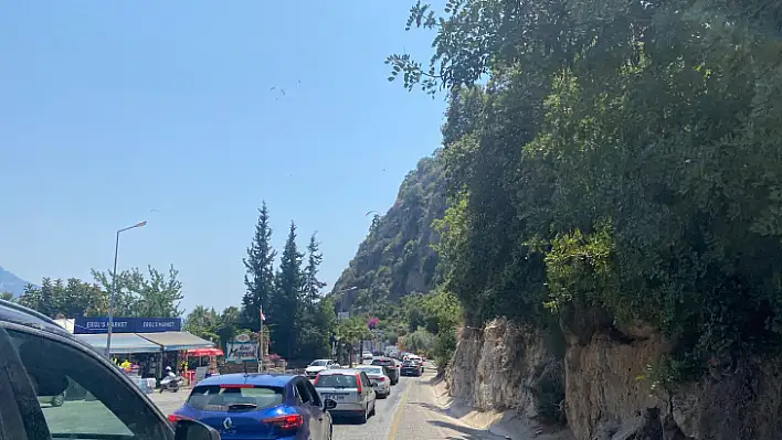 Ölüdeniz'de Trafik Kilitlendi