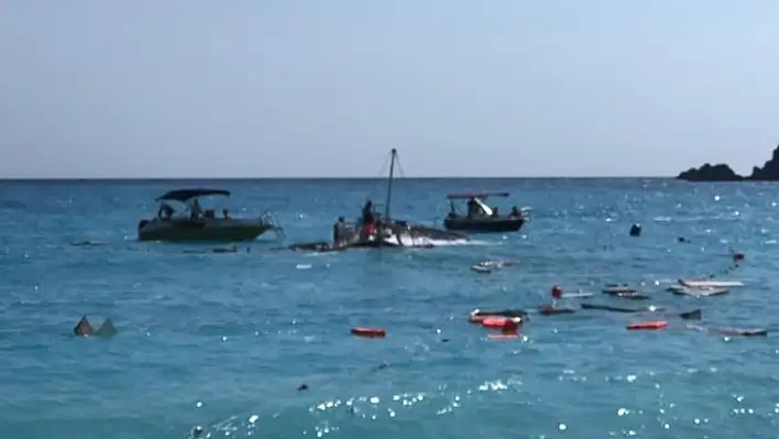 Ölüdeniz'de tur teknesi battı!