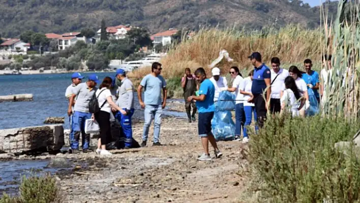 Ördek Adası etrafında temizlik çalışması yapıldı