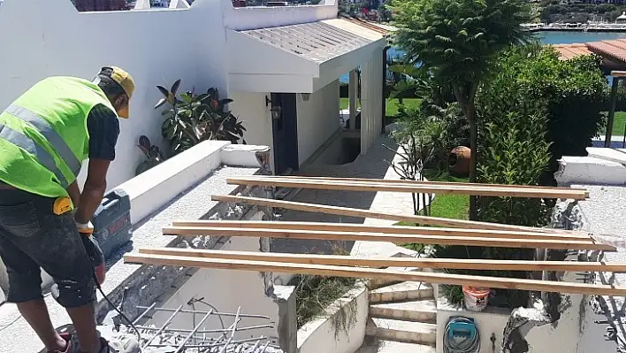 Özdil'in Otoparkı Yerle Bir Oldu