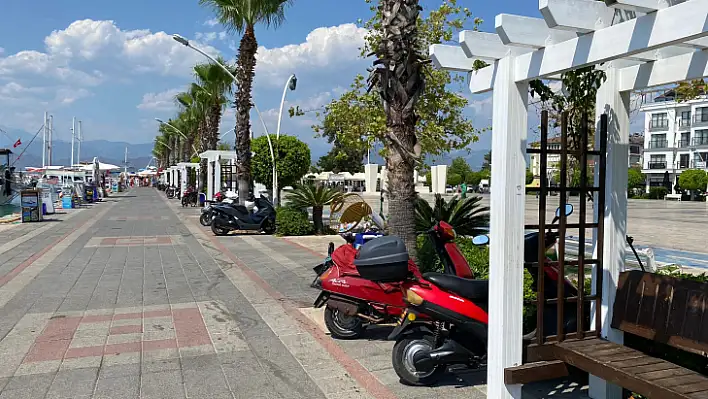 Park etmenin yasak olmasına rağmen Beşkaza Meydanı motosikletten geçilmiyor