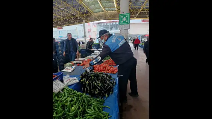 Pazar yerinde fiyat etiket kontrolü