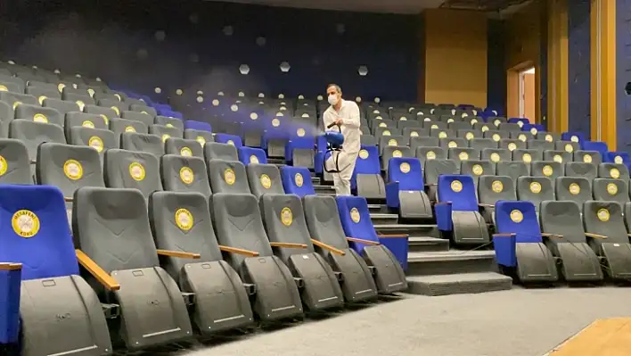 Perdeler pandemi koşullarına uyarak açılıyor