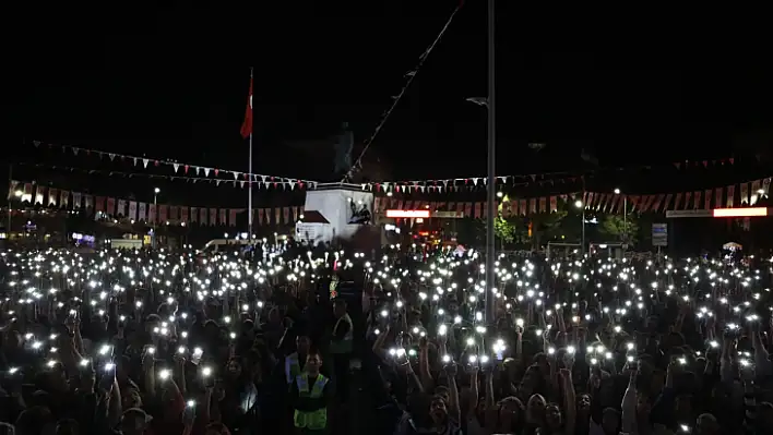 Perdenin Ardındakiler'den Harika Konser