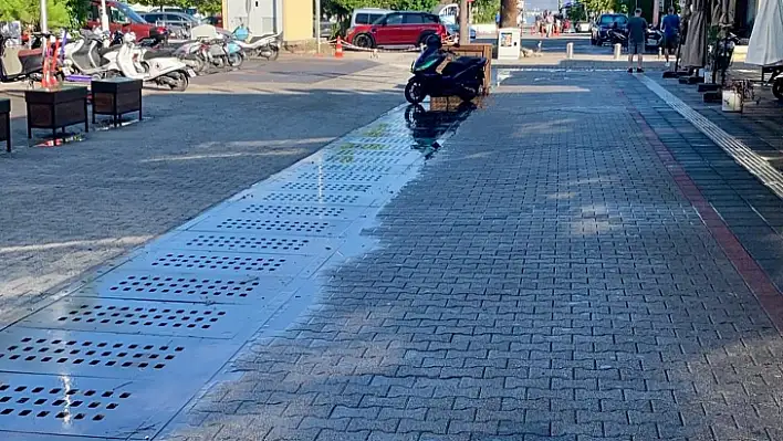 Sabahın İlk Işıklarıyla Sokaklar Temizlendi