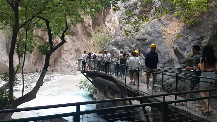 Saklıkent'te yağmur nedeni ile geçişlere izin verilmedi