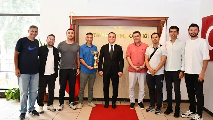 şampiyonluk kupası Kaymakam Akkaya'ya takdim edildi