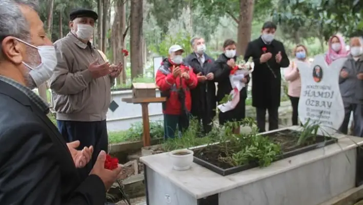 Sanatçı Hamdi Özbay mezarı başında anıldı