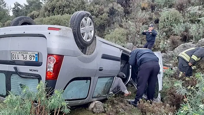 Şarampole Yuvarlan Otomobil 30 Dakika Arandı