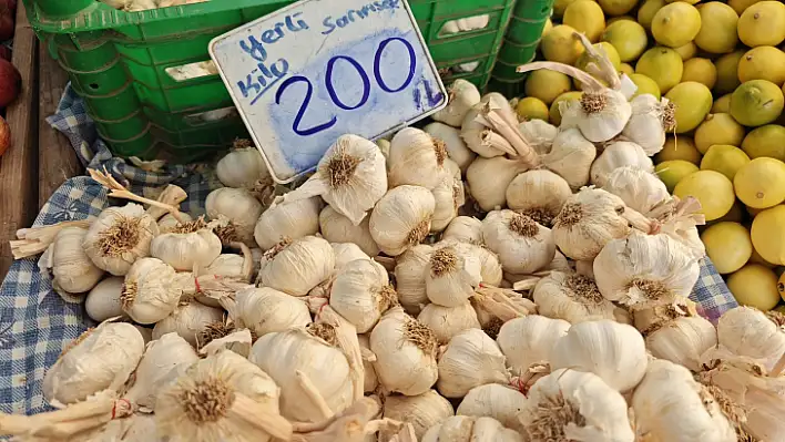 Sarımsak, Fethiye Salı Pazarının Fiyat Şampiyonu Oldu