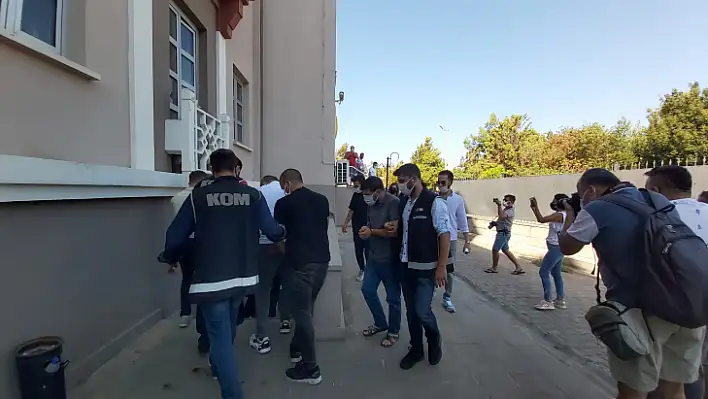 Savcı, polisiz diyerek 3 milyon TL dolandırdılar