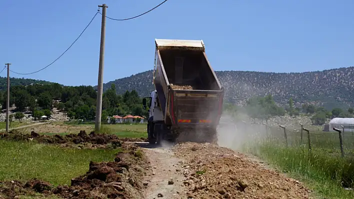 SEYDİKEMER BELEDİYESİ SELDEN BOZULAN YOLLARI HIZLA ONARIYOR